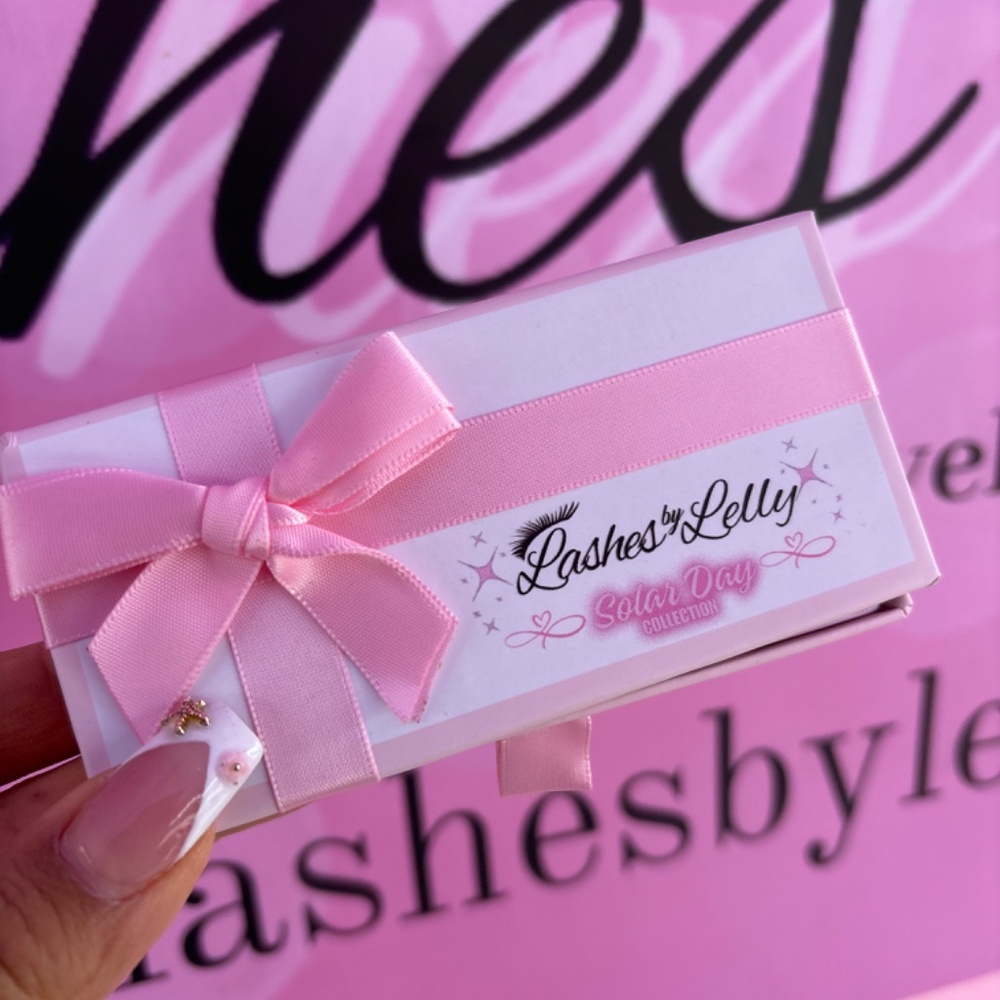 Lashes - Picture 3 of 5